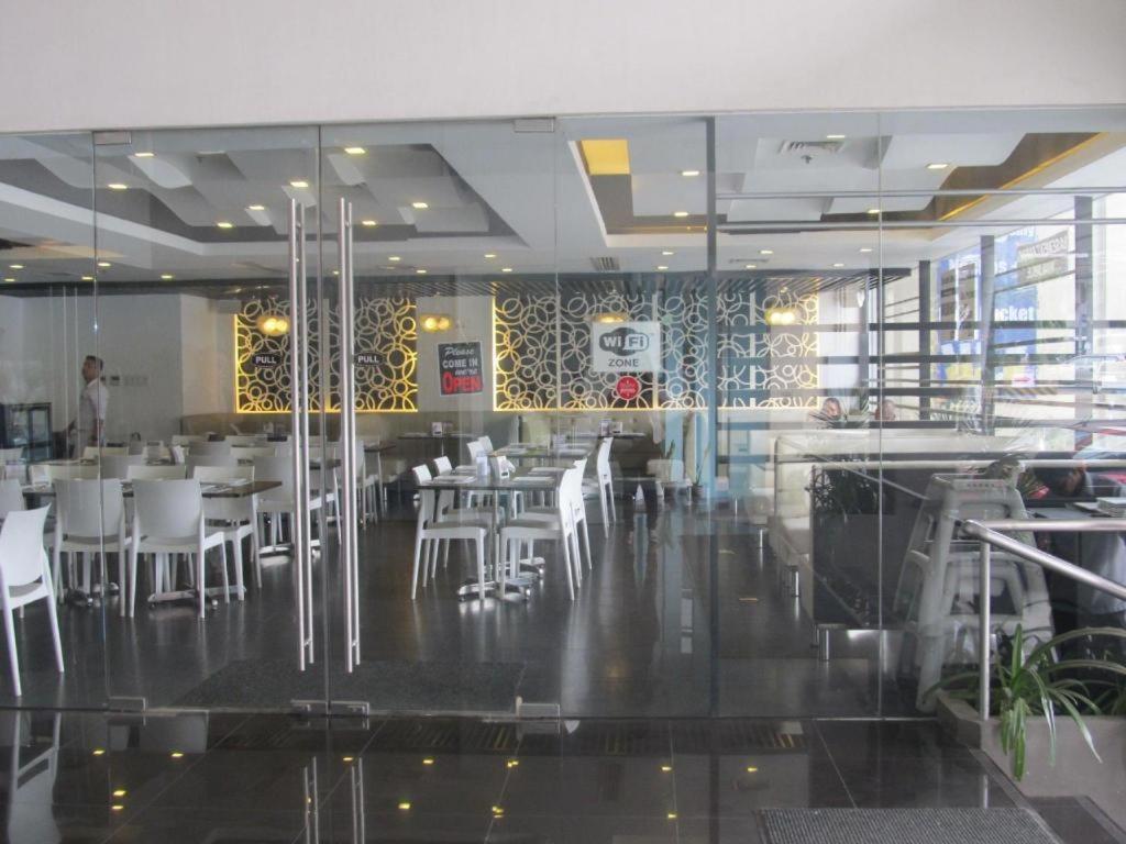 Sequoia Hotel Quezon City Exteriör bild