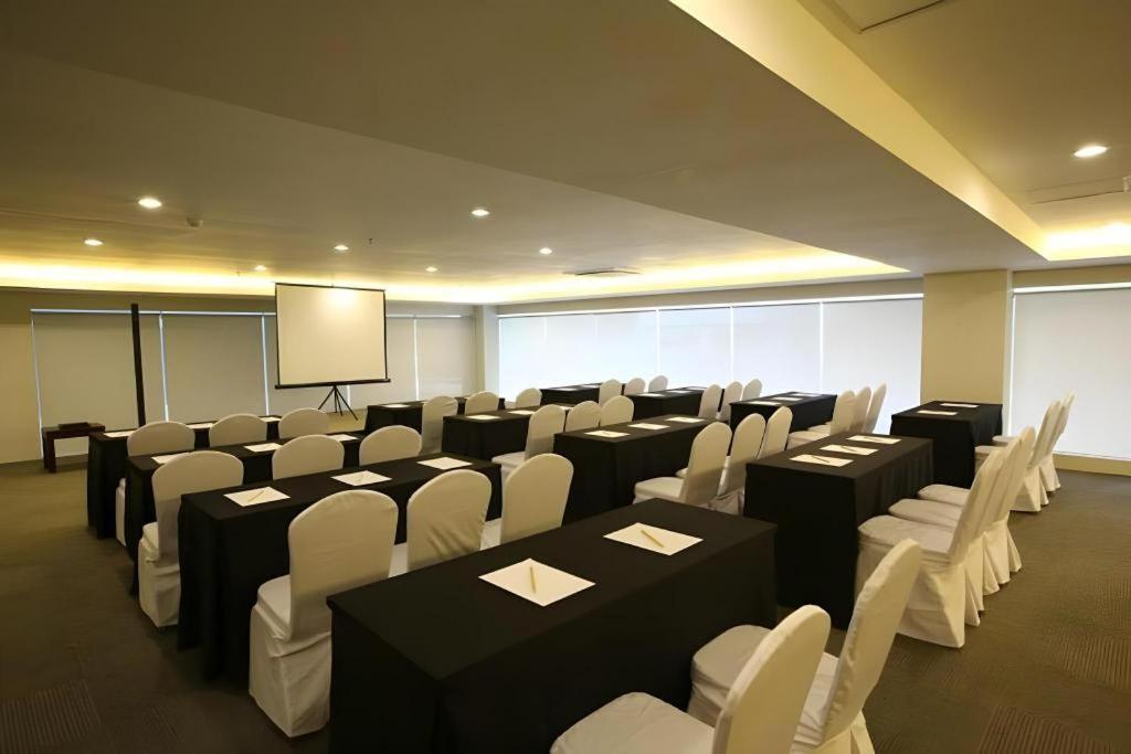 Sequoia Hotel Quezon City Exteriör bild