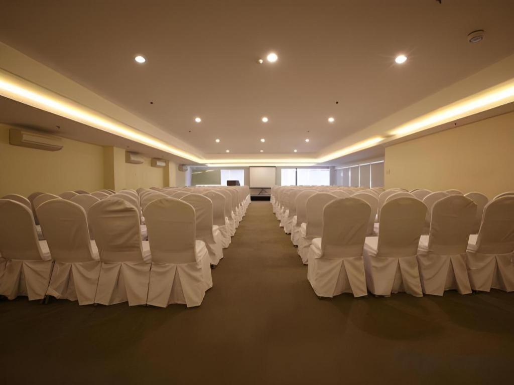 Sequoia Hotel Quezon City Exteriör bild