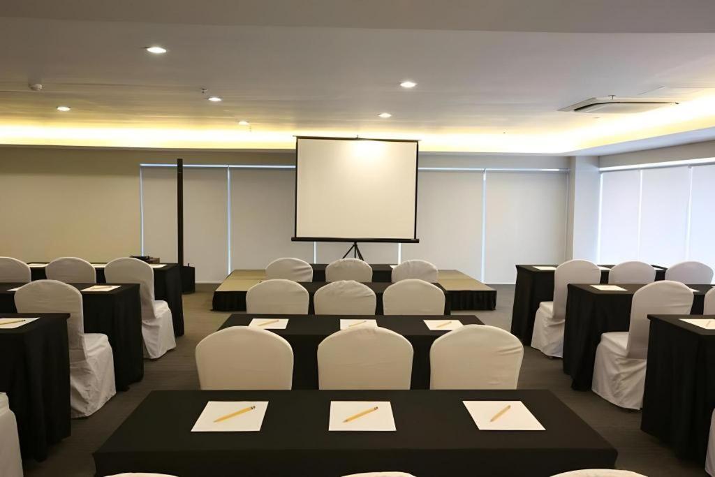 Sequoia Hotel Quezon City Exteriör bild