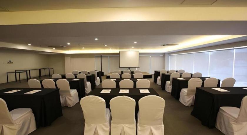 Sequoia Hotel Quezon City Exteriör bild